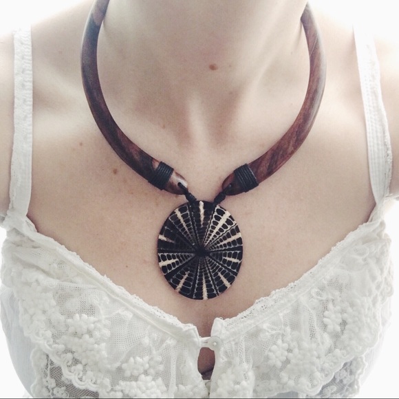 Urban Outfitters Jewelry - S H E L L and W O O D  Necklace